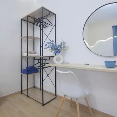 Domus Apartment *