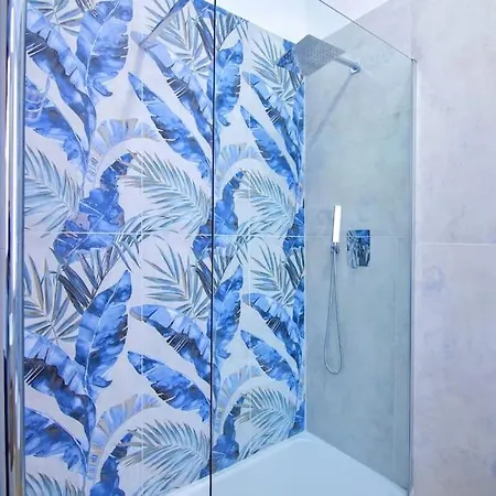 Domus Apartment *